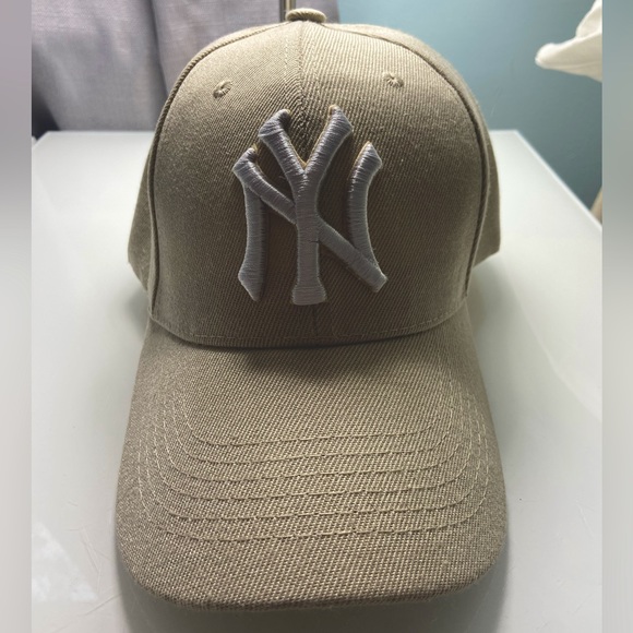 Accessories - New York Yankees Baseball Tan Hat NWT